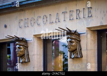 Straßenszenen und Details aus Colmar, Elsass, Frankreich und Europa zeigen die historische und farbenfrohe Natur der Stadt. Stockfoto