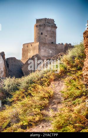 Blick auf die malerische Burg Aragonese, alias Le Castella, am Ionischen Meer in der Stadt Isola di Capo Rizzuto, Italien Stockfoto