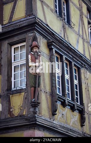 Straßenszenen und Details aus Colmar, Elsass, Frankreich und Europa zeigen die historische und farbenfrohe Natur der Stadt. Stockfoto