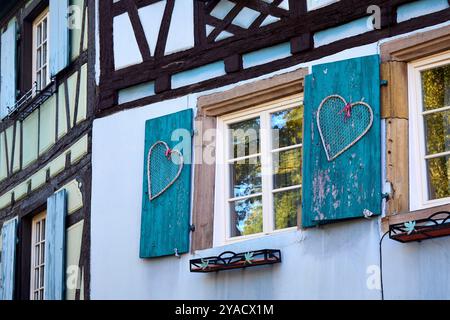 Straßenszenen und Details aus Colmar, Elsass, Frankreich und Europa zeigen die historische und farbenfrohe Natur der Stadt. Stockfoto