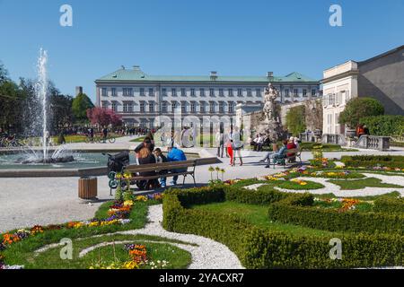 Die Mirabell symmetrischen Gärten, ein Brunnen und Skulpturen , Salzburg, Österreich Stockfoto