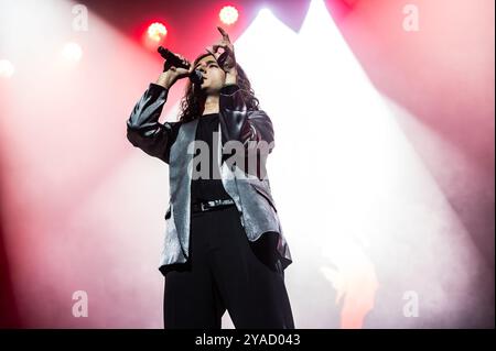 20 mil Personas acuden al concierto de Arde Bogotá, Viva Suecia y Nunatak en Zaragoza. Fiestas del Pilar. 11 Oktubre 2024. Espacio Zity. Stockfoto