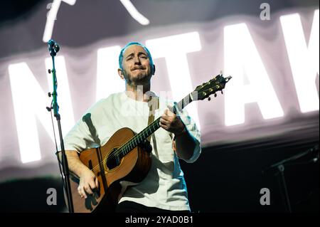 20 mil Personas acuden al concierto de Arde Bogotá, Viva Suecia y Nunatak en Zaragoza. Fiestas del Pilar. 11 Oktubre 2024. Espacio Zity. Stockfoto