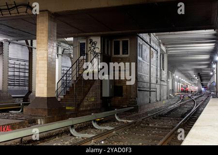 U-Bahn-Station Nordbahnhof die U-Bahn-Tunnel führen vom U-Bahnhof Nordbahnhof. Berlin, Deutschland. Berlin Nordbahnhof Berlin Deutschland Copyright: XGuidoxKoppesxPhotox Stockfoto