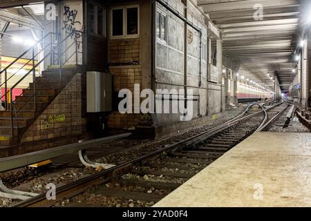 U-Bahn-Station Nordbahnhof die U-Bahn-Tunnel führen vom U-Bahnhof Nordbahnhof. Berlin, Deutschland. Berlin Nordbahnhof Berlin Deutschland Copyright: XGuidoxKoppesxPhotox Stockfoto