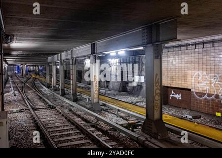 U-Bahn-Station Nordbahnhof die U-Bahn-Tunnel führen vom U-Bahnhof Nordbahnhof. Berlin, Deutschland. Berlin Nordbahnhof Berlin Deutschland Copyright: XGuidoxKoppesxPhotox Stockfoto