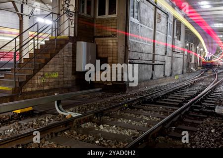 U-Bahn-Station Nordbahnhof die U-Bahn-Tunnel führen vom U-Bahnhof Nordbahnhof. Berlin, Deutschland. Berlin Nordbahnhof Berlin Deutschland Copyright: XGuidoxKoppesxPhotox Stockfoto