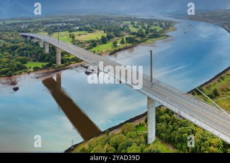 Die Erskine Brücke über den Fluss Clyde verbindet Renfrewshire mit West Dunbartonshire Stockfoto