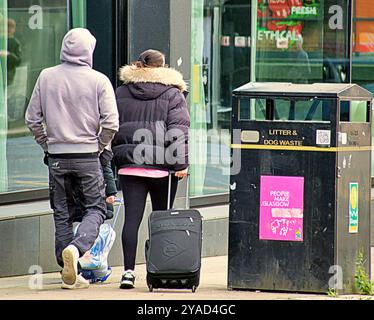 Glasgow, Schottland, Großbritannien. Oktober 2024. Wetter in Großbritannien: Kalt auf der Style Mile und Einkaufshauptstadt schottlands, buchanan Street. Credit Gerard Ferry/Alamy Live News Stockfoto