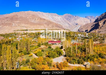 Botanischer Garten, Panoramablick auf die Stadt Khorog. Chorog liegt an der Pamir-Autobahn in Gorno-Badakhshan, Tadschikistan. Stockfoto