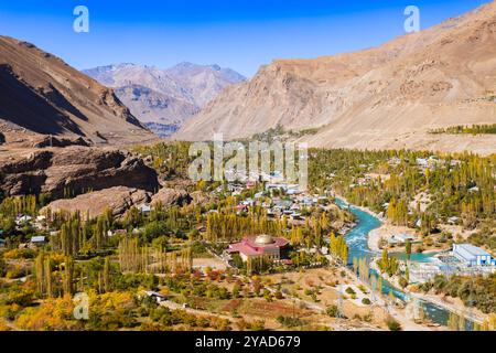 Botanischer Garten, Panoramablick auf die Stadt Khorog. Chorog liegt an der Pamir-Autobahn in Gorno-Badakhshan, Tadschikistan. Stockfoto