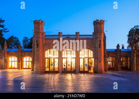 Narzan oder Narzannaya Galerie ist ein historisches Gebäude am Kurortny Boulevard in Kislowodsk Kurstadt in kaukasischen Mineralwässer Region, Stawropol Kra Stockfoto