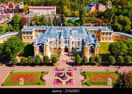 Glavnie Narzannye Vanni ist ein historisches Gebäude am Kurortny Boulevard in der Kurstadt Kislowodsk in der kaukasischen Mineralwasserregion Stavropol Krai, R. Stockfoto