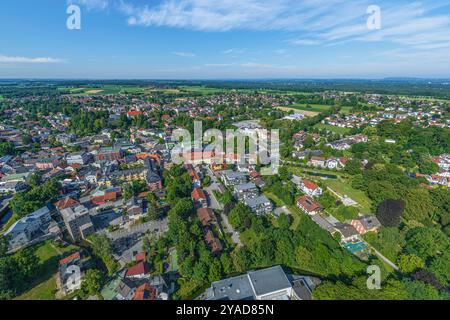 Ausblick auf Bad Aibling nahe Rosenheim im oberbayerischen Chiemgau die Kurstadt Bad Aibling in Oberbayern von oben Bad Aibling Kurpark Bayern Deutsch Stockfoto