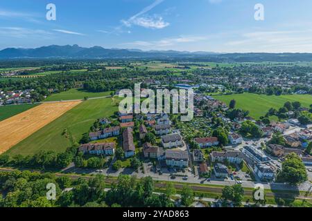 Ausblick auf Bad Aibling nahe Rosenheim im oberbayerischen Chiemgau die Kurstadt Bad Aibling in Oberbayern von oben Bad Aibling Kurpark Bayern Deutsch Stockfoto