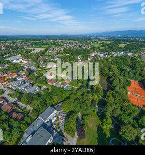 Ausblick auf Bad Aibling nahe Rosenheim im oberbayerischen Chiemgau die Kurstadt Bad Aibling in Oberbayern von oben Bad Aibling Kurpark Bayern Deutsch Stockfoto