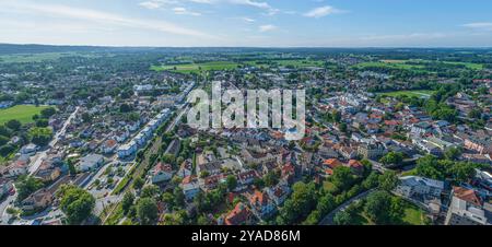 Ausblick auf Bad Aibling nahe Rosenheim im oberbayerischen Chiemgau die Kurstadt Bad Aibling in Oberbayern von oben Bad Aibling Kurpark Bayern Deutsch Stockfoto