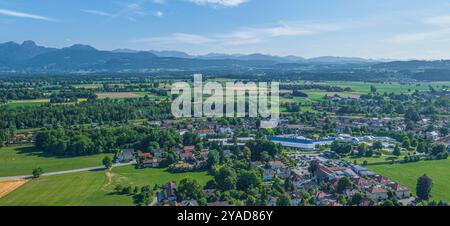 Ausblick auf Bad Aibling nahe Rosenheim im oberbayerischen Chiemgau die Kurstadt Bad Aibling in Oberbayern von oben Bad Aibling Kurpark Bayern Deutsch Stockfoto