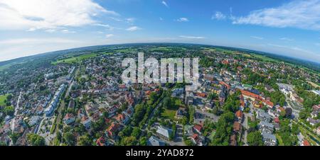 Ausblick auf Bad Aibling nahe Rosenheim im oberbayerischen Chiemgau die Kurstadt Bad Aibling in Oberbayern von oben Bad Aibling Kurpark Bayern Deutsch Stockfoto