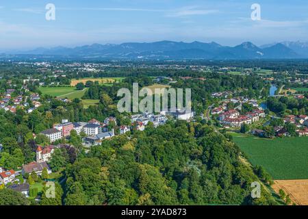 Ausblick auf Bad Aibling nahe Rosenheim im oberbayerischen Chiemgau die Kurstadt Bad Aibling in Oberbayern von oben Bad Aibling Kurpark Bayern Deutsch Stockfoto