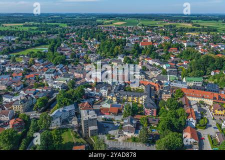 Ausblick auf Bad Aibling nahe Rosenheim im oberbayerischen Chiemgau die Kurstadt Bad Aibling in Oberbayern von oben Bad Aibling Kurpark Bayern Deutsch Stockfoto