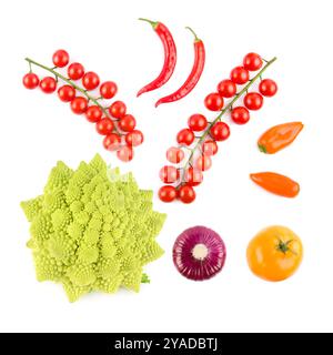 Gemüsesatz isoliert auf weißem Hintergrund. Blick von oben. Collage. Stockfoto