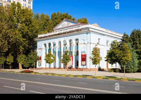 Dushanbe, Tadschikistan - 22. Oktober 2022: Das Tadschikische Akademisches Theater befindet sich an der Rudaki Avenue in Duschanbe. Duschanbe ist die Hauptstadt von Tadschikis Stockfoto