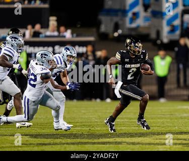 12. Oktober 2024: Der Colorado Buffaloes Quarterback Shedeur Sanders (2) kämpft in der zweiten Hälfte des Fußballspiels zwischen Colorado und Kansas State in Boulder, CO. Derek Regensburger/CSM. Stockfoto