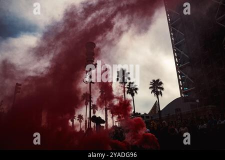Barcelona, Spanien. Oktober 2024. Die Einwohner sind gegen den 37. America's Cup und bezeichnen ihn als „elitär und undurchsichtig“, schaden der Umwelt, verschärfen die Spannungen auf dem ohnehin schwierigen Immobilienmarkt und verarmen die Bevölkerung. Quelle: Matthias Oesterle/Alamy Live News Stockfoto