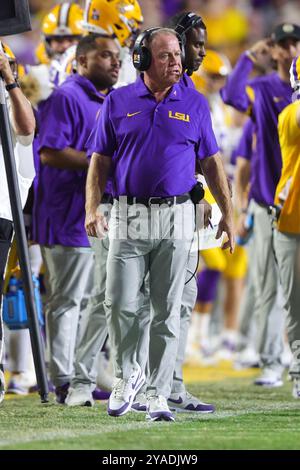 12. Oktober 2024: LSU Head Coach Brian Kelly geht im Tiger Stadium in Baton Rouge, LA, an die Seitenlinie während der NCAA-Fußballspiele zwischen den Ole Miss Rebels und den LSU Tigers. Jonathan Mailhes/CSM Stockfoto