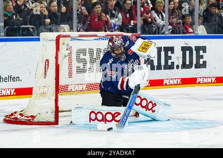 Eishockey Penny-DEL 9. Spieltag Koelner Haie - ERC Ingolstadt am 13.10.2024 in der Lanxess Arena in Köln Julius Hudacek ( Köln ) Gemaess den Vorgaben der DEL Deutsche Eishockey Liga ist die Publikation und Weiterverwertung der Aufnahmen in elektronischen Medien und Endgeraeten aller Art waehrend des laufenden Spiels nicht zulaessig. Foto: Revierfoto Stockfoto