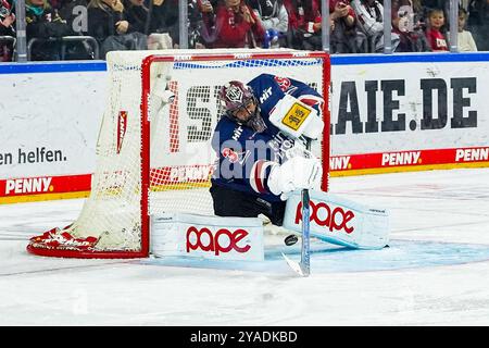 Eishockey Penny-DEL 9. Spieltag Koelner Haie - ERC Ingolstadt am 13.10.2024 in der Lanxess Arena in Köln Julius Hudacek ( Köln ) Gemaess den Vorgaben der DEL Deutsche Eishockey Liga ist die Publikation und Weiterverwertung der Aufnahmen in elektronischen Medien und Endgeraeten aller Art waehrend des laufenden Spiels nicht zulaessig. Foto: Revierfoto Stockfoto