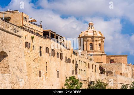 Die Burgmauern rund um die historische Stadt Mdina, Malta Stockfoto