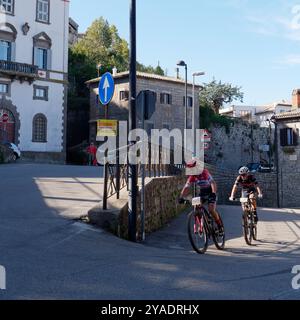 Radrennen in Montefiascone, Provinz Viterbo, Region Latium, Italien. Oktober 2024 Stockfoto