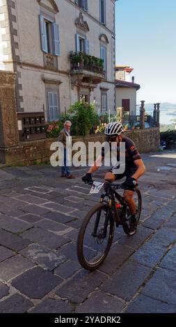 Radrennen in Montefiascone, Provinz Viterbo, Region Latium, Italien. Oktober 2024 Stockfoto