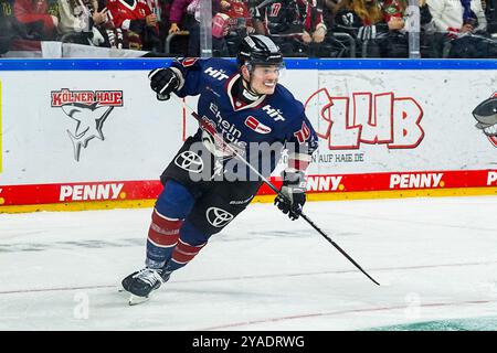 Deutschland. Oktober 2024. Eishockey Penny-DEL 9. Spieltag Koelner Haie - ERC Ingolstadt am 13.10.2024 in der Lanxess Arena in Köln Justin Schuetz ( Köln ) Gemaess den Vorgaben der DEL Deutsche Eishockey Liga ist die Publikation und Weiterverwertung der Aufnahmen in elektronischen Medien und Endgeraeten aller Art waehrend des laufenden Spiels nicht zulaessig. Foto: Revierfoto Credit: ddp Media GmbH/Alamy Live News Stockfoto