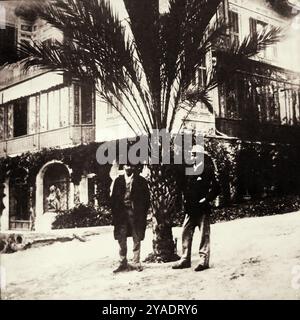 Alfred Nobel (links) mit seinem Kollege Robert Strehlenert in der Villa Nobel in Sanremo, Sommer 1896 Stockfoto