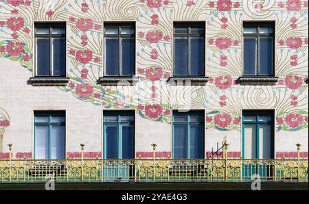 Wien, Österreich - 26. April 2024: Majolika haus von Otto Wagner Stockfoto