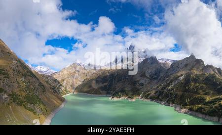 Aus der Vogelperspektive auf den künstlichen Barbellino-See. Valbondione, Seriana Valley, Lombardei, Provinz Bergamo, Italien. Stockfoto