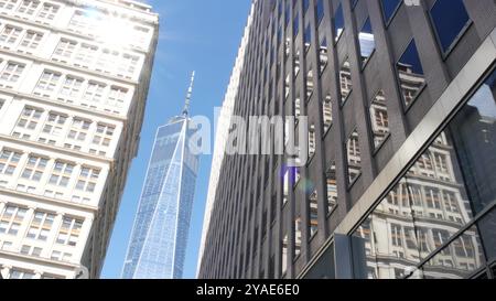 New York City Lower Manhattan, Downtown Financial District Architecture, USA. Ein World Trade Center Wolkenkratzer, Fulton Street, USA. Amerikanische Stadtszene. WTC Freedom Tower in NYC. Stockfoto