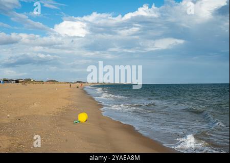 Sanddünen am Strand nahe Isla Cristina an der Costa de la Luz in Andalusien Stockfoto