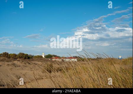 Sanddünen am Strand nahe Isla Cristina an der Costa de la Luz in Andalusien Stockfoto