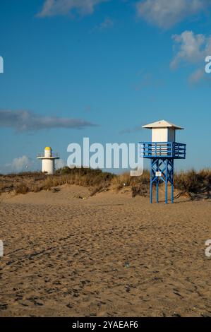 Sanddünen am Strand nahe Isla Cristina an der Costa de la Luz in Andalusien Stockfoto