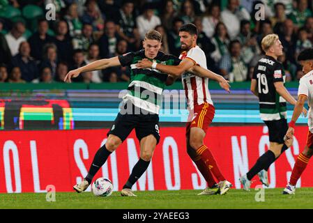 Viktor Gyokeres, Baptiste Roux während des Spiels der Liga Portugal zwischen den Teams Sporting CP und AVS Futebol SAD im Estadio Jose Alvalade (Maciej Rogowski) Stockfoto