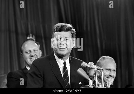 US-Präsident John F. Kennedy hielt während einer Wahlkampfreise Reden an die Kapitäne des demokratischen Bezirks, Arie Crown Theater am McCormick Place, Chicago, Illinois, USA, Cecil Stoughton, Fotos Des Weißen Hauses, 19. Oktober 1962 Stockfoto