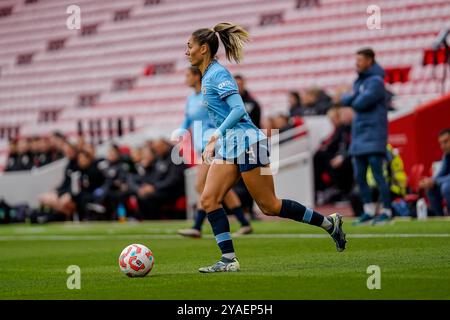 Liverpool, Großbritannien. Sonntag, 13. Oktober 2024, Barclays Women’s Super League: Liverpool FC Women vs Manchester City Women in Anfield. Laia Aleixandri läuft mit dem Ball. James Giblin/Alamy Live News. Stockfoto