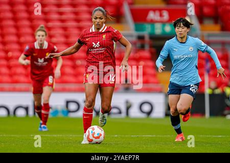 Liverpool, Großbritannien. Sonntag, 13. Oktober 2024, Barclays Women’s Super League: Liverpool FC Women vs Manchester City Women in Anfield. Taylor Hinds beim Angriff. James Giblin/Alamy Live News. Stockfoto