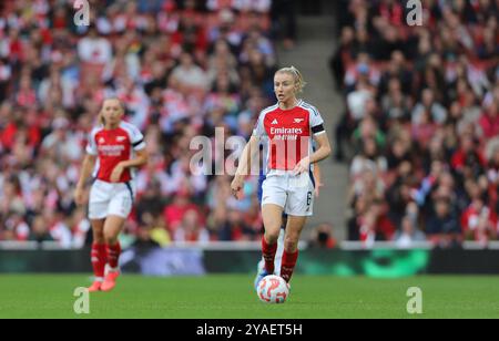 Arsenals Leah Williamson beim Barclays FA Women's Super League Spiel zwischen Arsenal und Chelsea im Emirates Stadium, London am Samstag, den 12. Oktober 2024. (Foto: Jade Cahalan | MI News) Credit: MI News & Sport /Alamy Live News Stockfoto