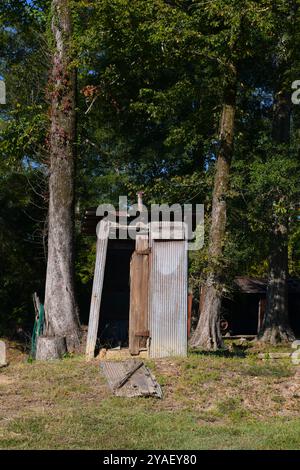 Lagergebäude auf einem verlassenen Baumwollgin-Standort. Stockfoto