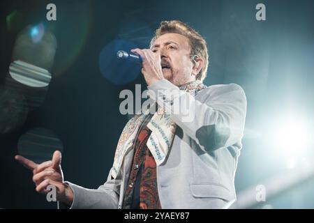 Sänger Manolo García tritt während eines Tourkonzerns im Wizcenter in Madrid auf, 13. Oktober 2024 Spanien Stockfoto